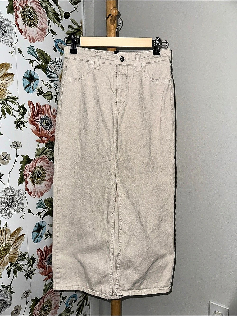 H&M Cotton Midi Skirt in Cream Size Medium Like New